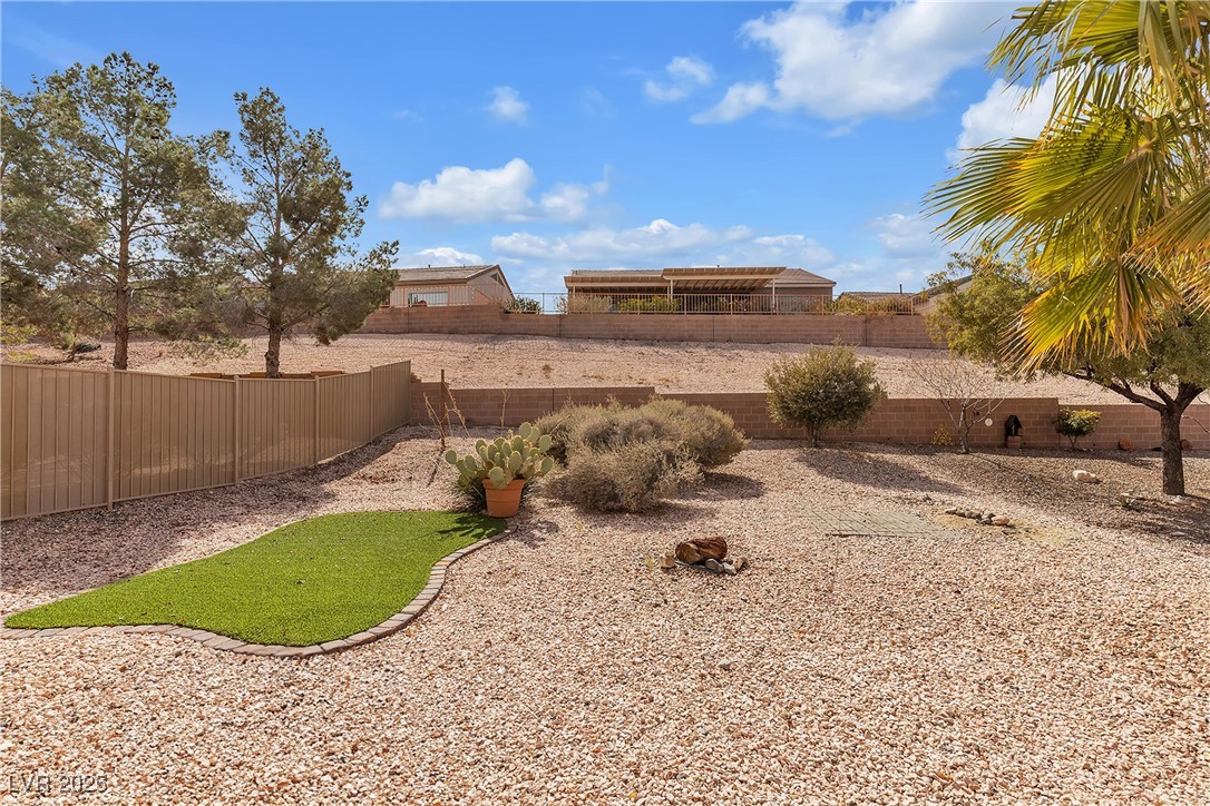 2101 Desert Woods Drive Property Photo 28