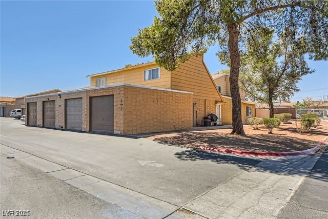 5198 Garden Lane D Property Photo 12