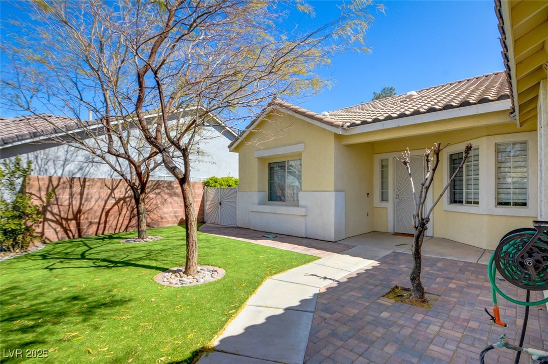 1140 Woodcastle Street Property Photo 4