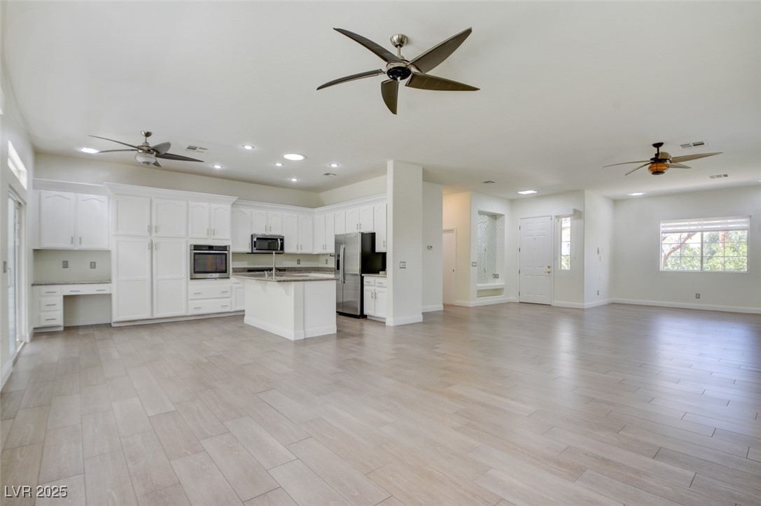 1140 Woodcastle Street Property Photo 8