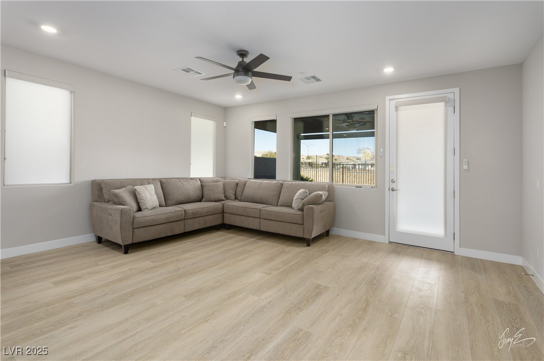1348 Mariposa Way Property Photo 5
