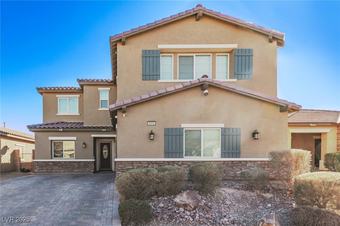 1413 Fantastic Court Property Photo 3