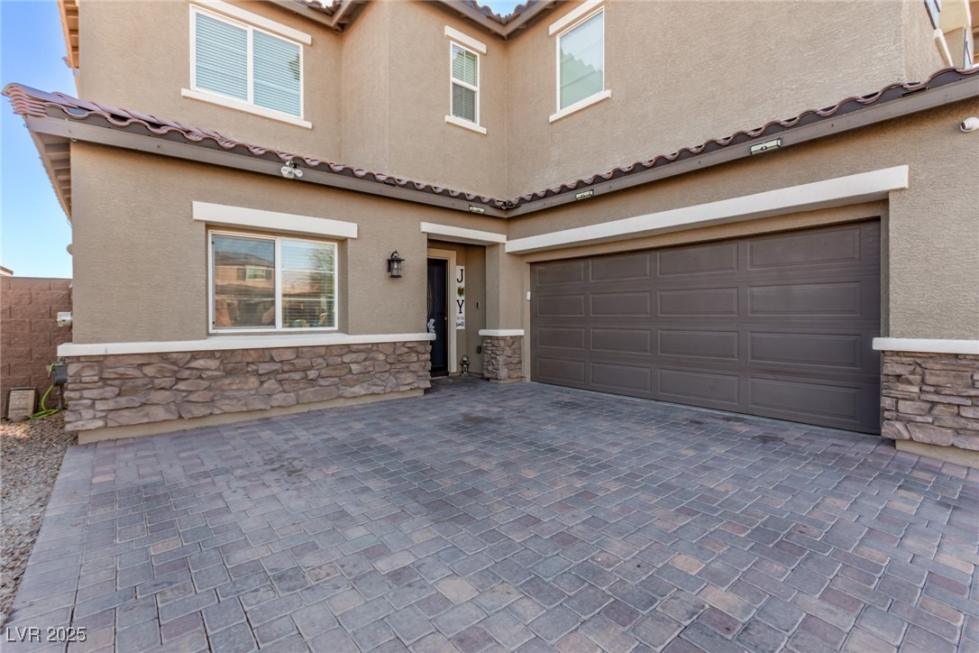 1413 Fantastic Court Property Photo 5