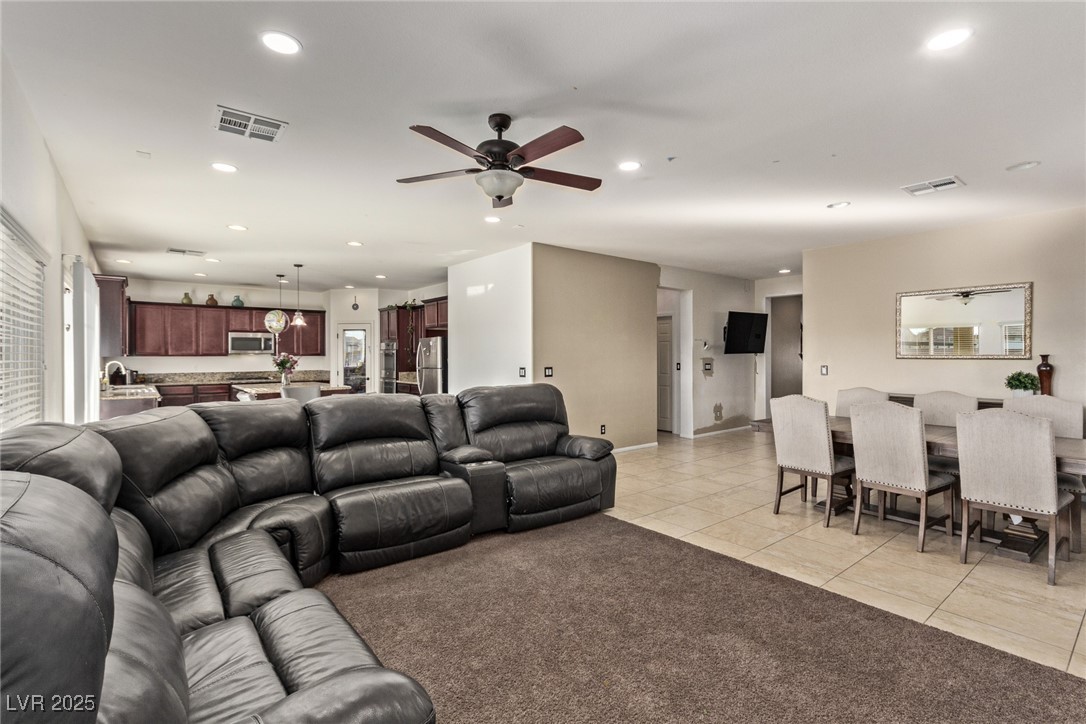 1413 Fantastic Court Property Photo 9