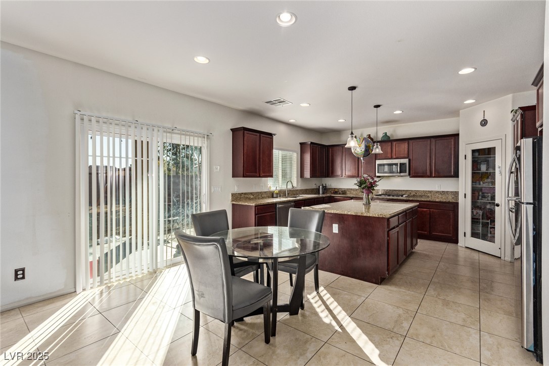 1413 Fantastic Court Property Photo 10