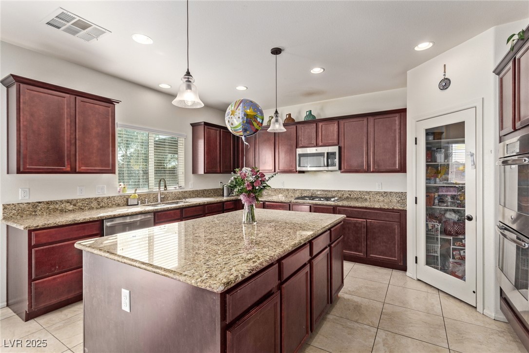 1413 Fantastic Court Property Photo 11