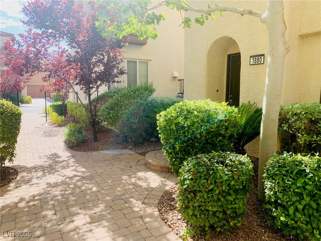 1880 Hollywell Street Property Photo 2