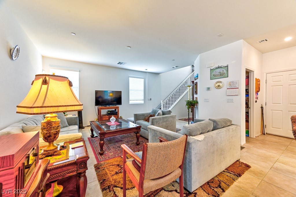 6046 Castle Gardens Avenue Property Photo 8