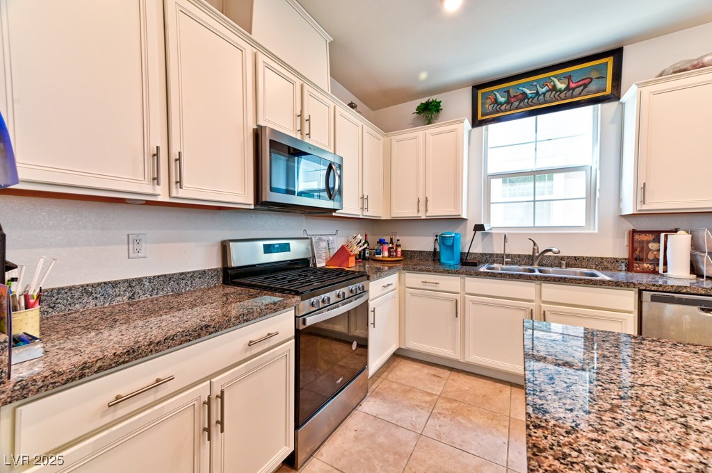 6046 Castle Gardens Avenue Property Photo 14