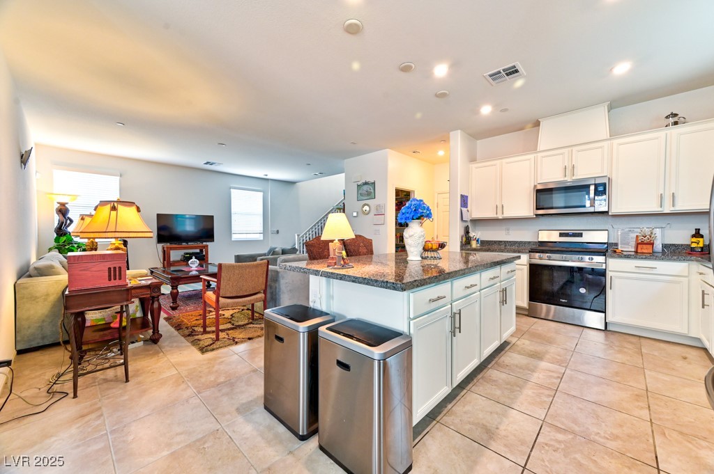 6046 Castle Gardens Avenue Property Photo 17