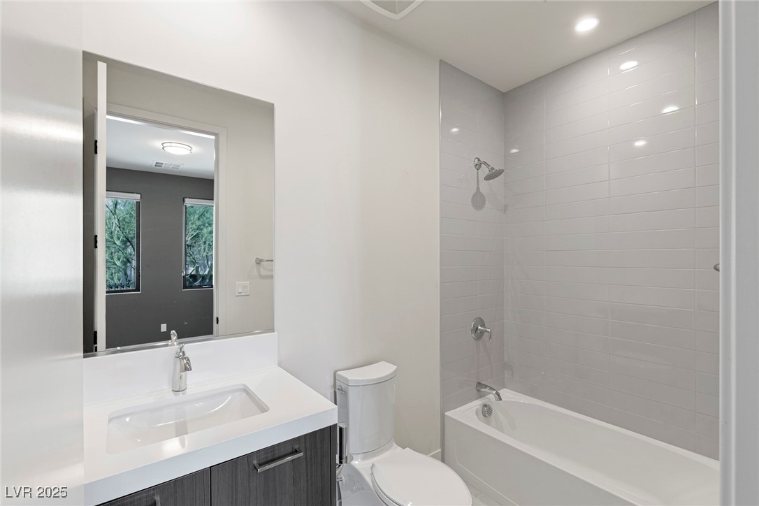 378 Tranquil Peak Court Property Photo 13