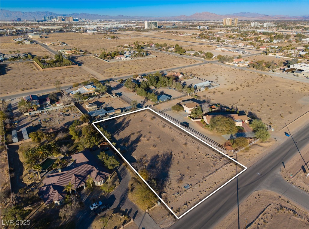W Pebble Road Property Photo 5