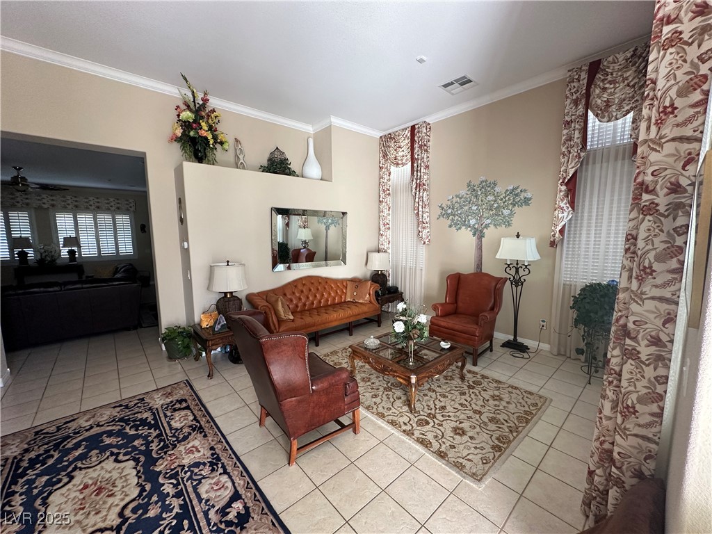 5016 Wayfaring Tree Avenue Property Photo 2