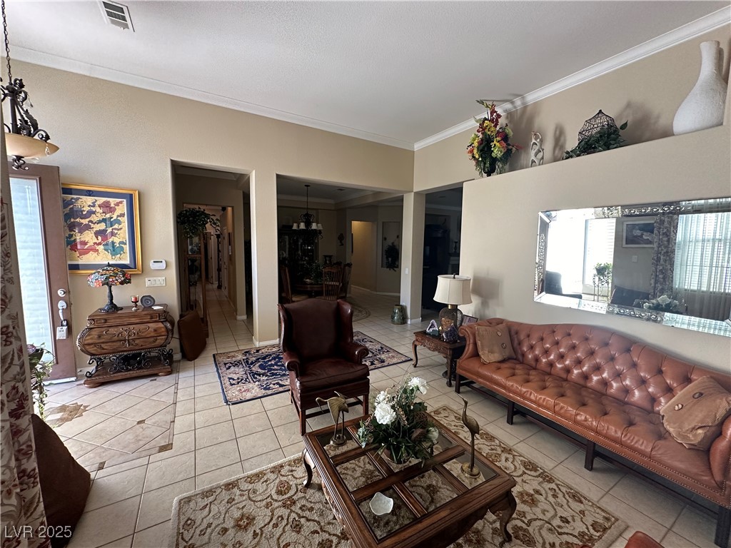 5016 Wayfaring Tree Avenue Property Photo 3