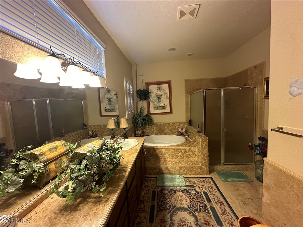 5016 Wayfaring Tree Avenue Property Photo 12