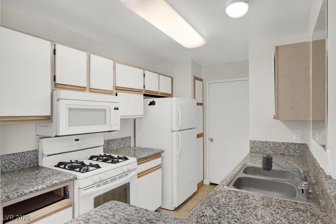 2200 South Fort Apache Road 1101 Property Photo 10