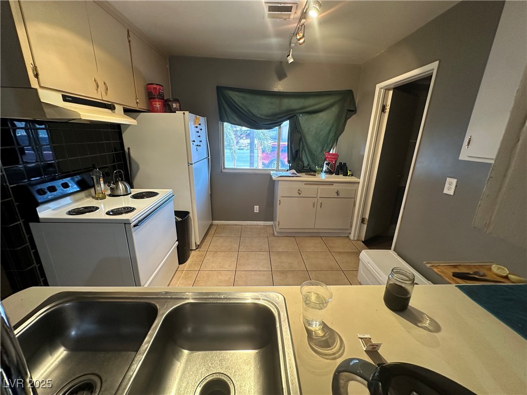 1925 East Saint Louis Avenue Property Photo 4