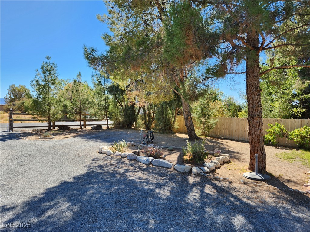 1740 West Donner Street Property Photo 3