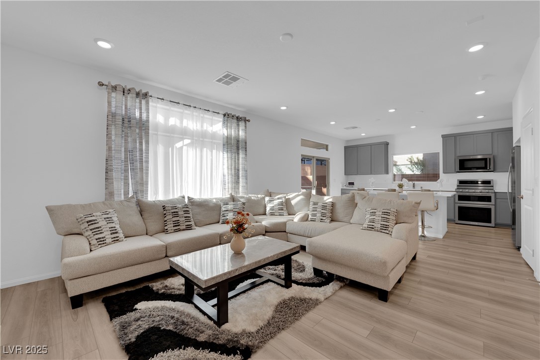 10375 Rose Palisade Street Property Photo 3