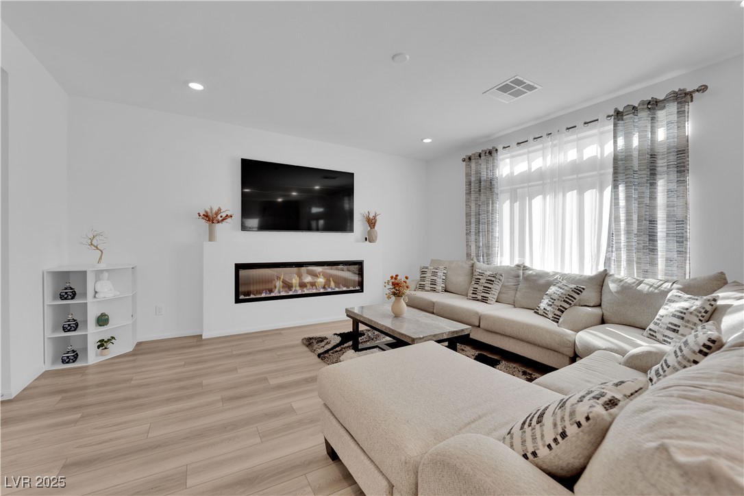10375 Rose Palisade Street Property Photo 5