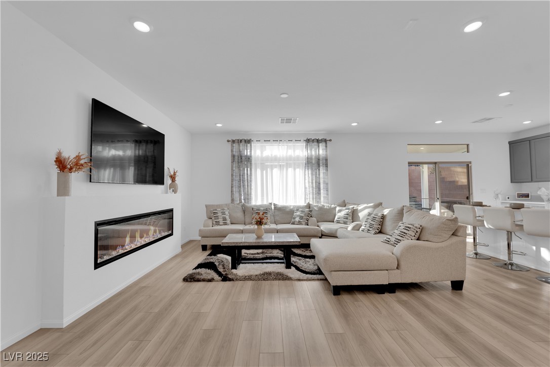 10375 Rose Palisade Street Property Photo 13