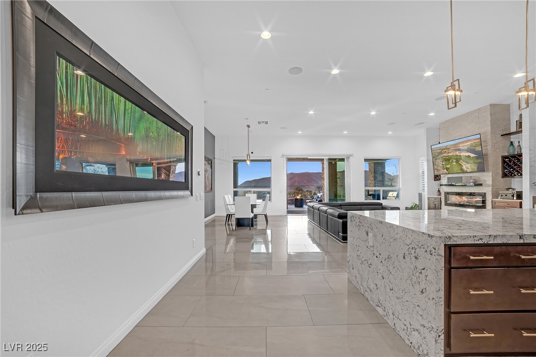 9 Porto Malaga Street Property Photo 3