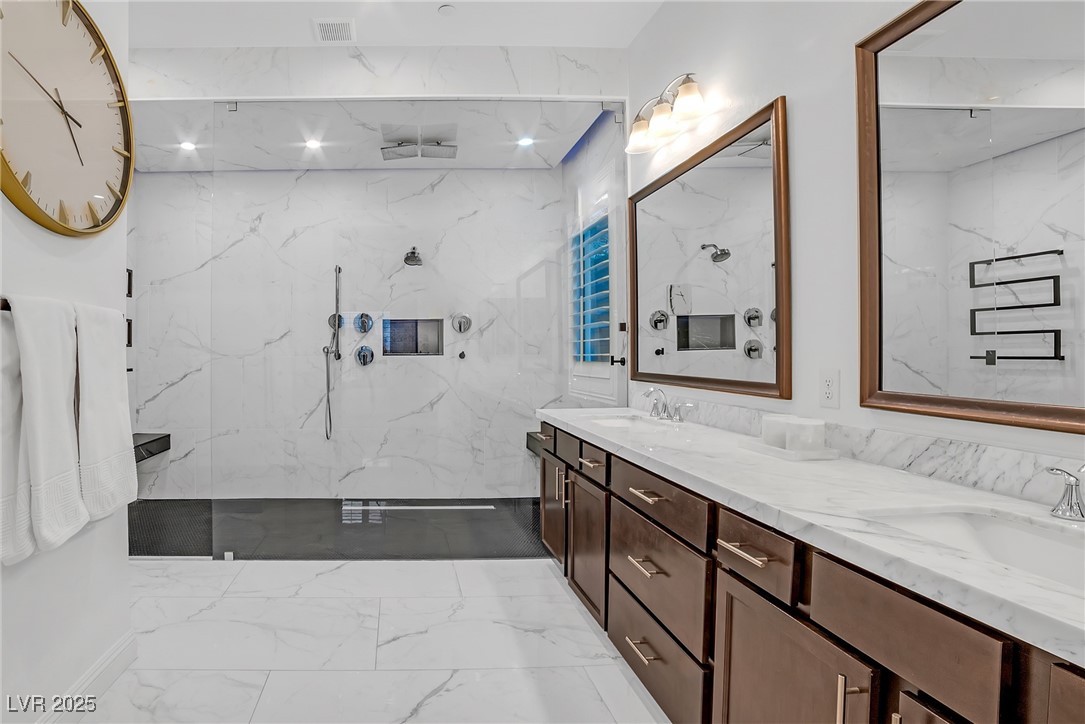 9 Porto Malaga Street Property Photo 12