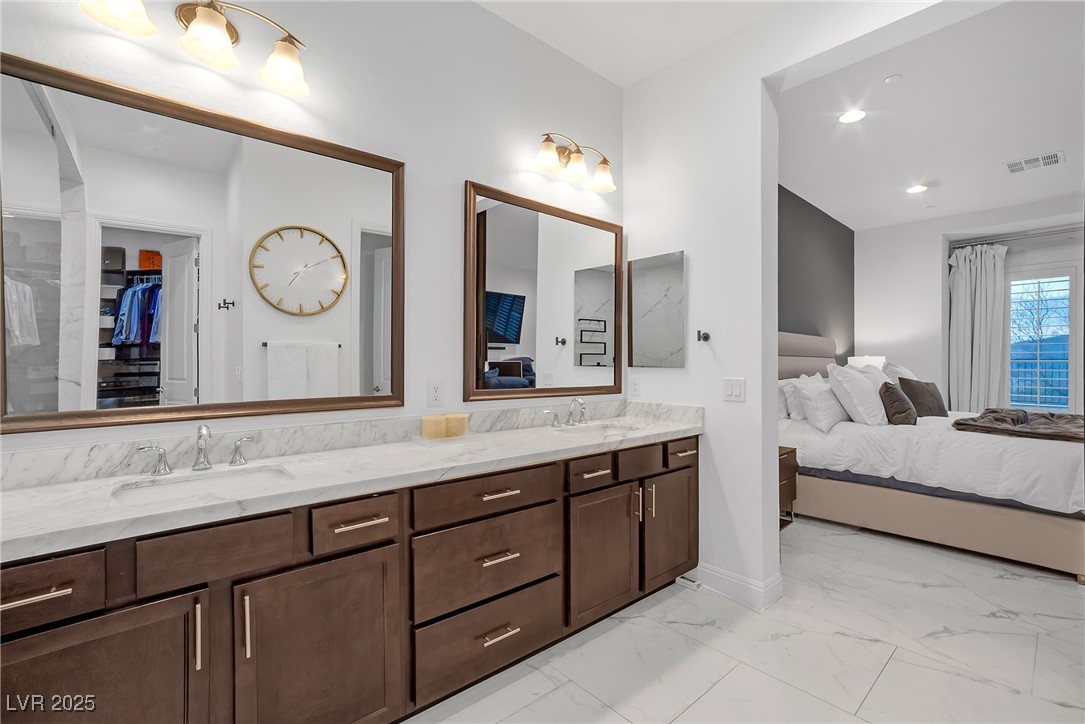 9 Porto Malaga Street Property Photo 15