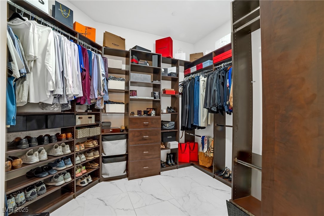 9 Porto Malaga Street Property Photo 16