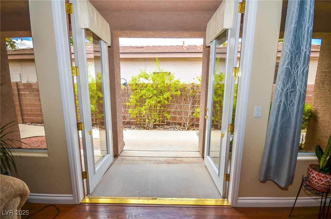 10718 Del Rudini Street Property Photo 5