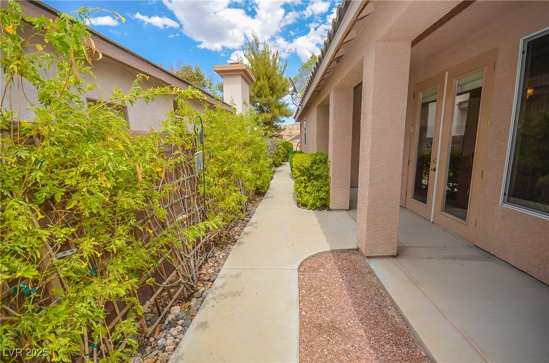 10718 Del Rudini Street Property Photo 6