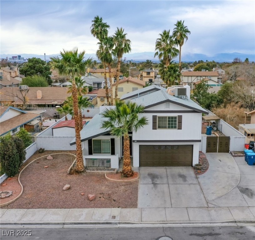 881 Stonehenge Street Property Photo 4