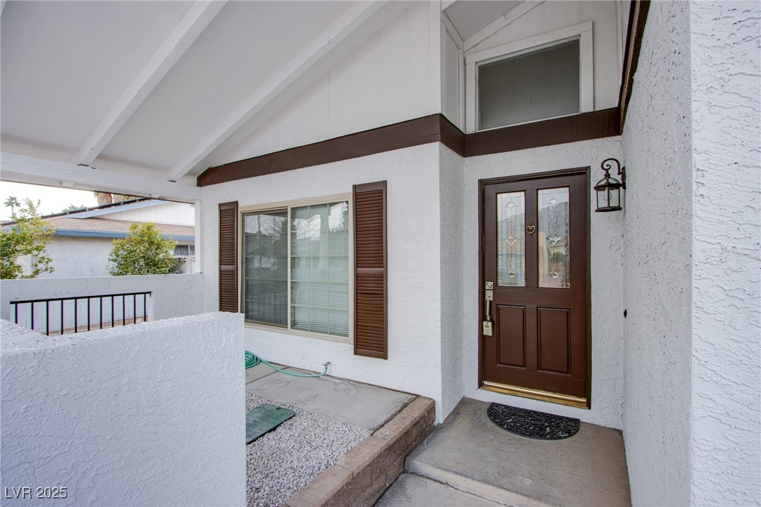 881 Stonehenge Street Property Photo 9