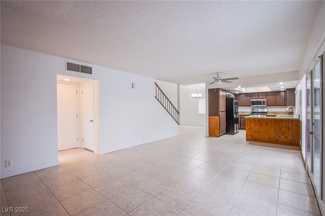 881 Stonehenge Street Property Photo 15