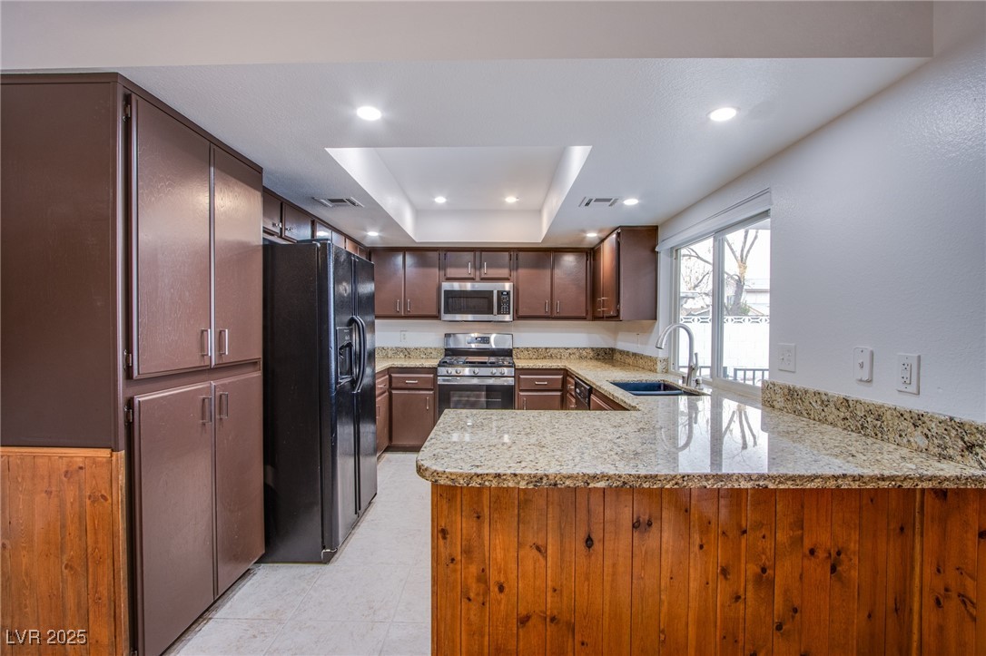 881 Stonehenge Street Property Photo 16