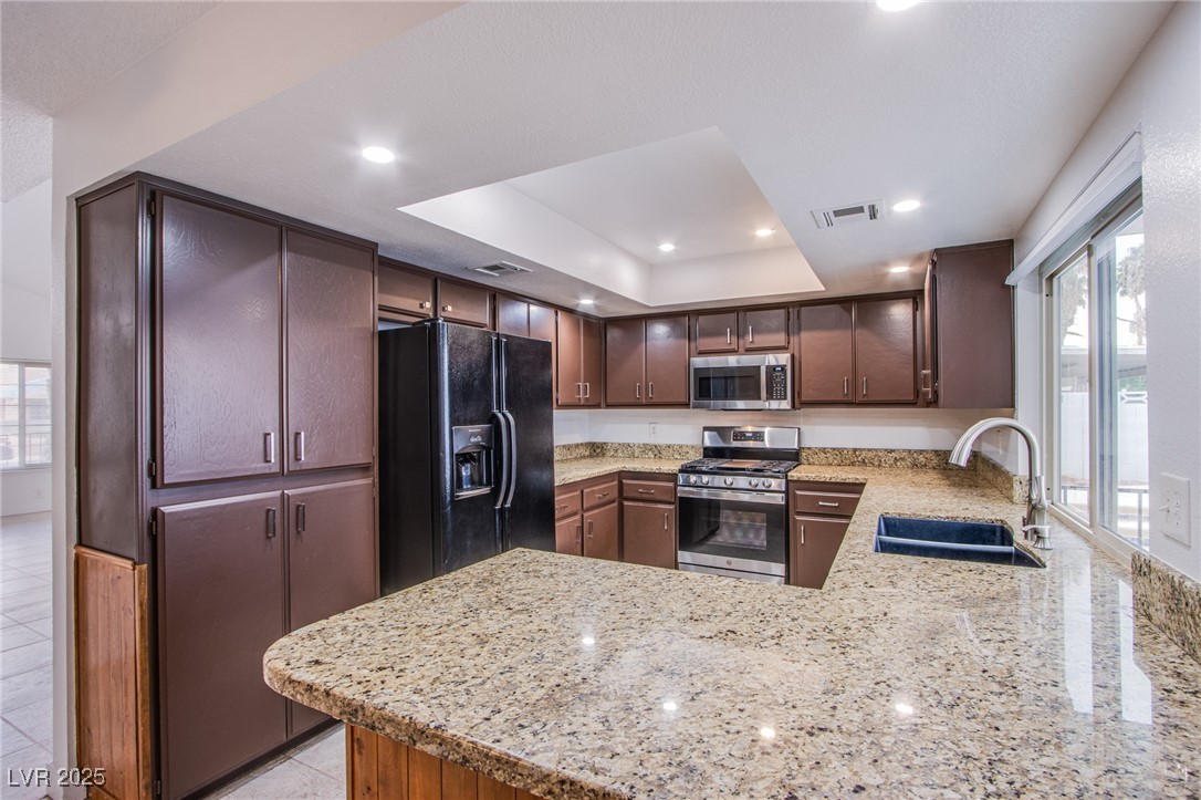 881 Stonehenge Street Property Photo 17