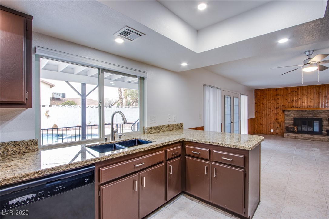 881 Stonehenge Street Property Photo 18