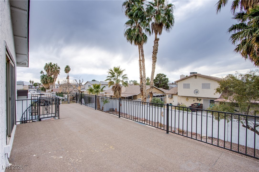 881 Stonehenge Street Property Photo 28