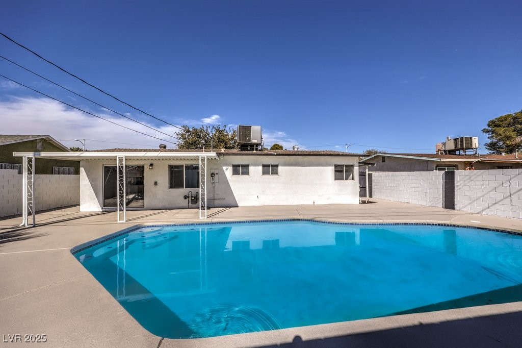 3012 Holly Hill Avenue Property Photo 4