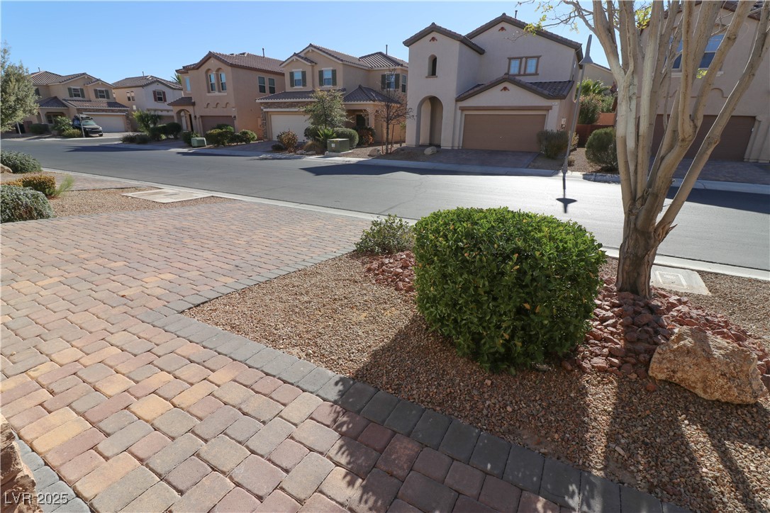 242 Botanic Gardens Drive Property Photo 3