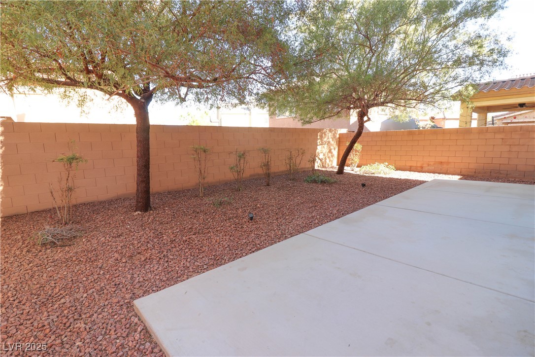 242 Botanic Gardens Drive Property Photo 40