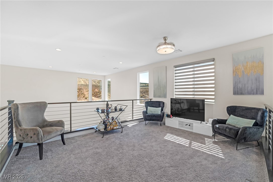 8 Hilltop Crest Street Property Photo 13