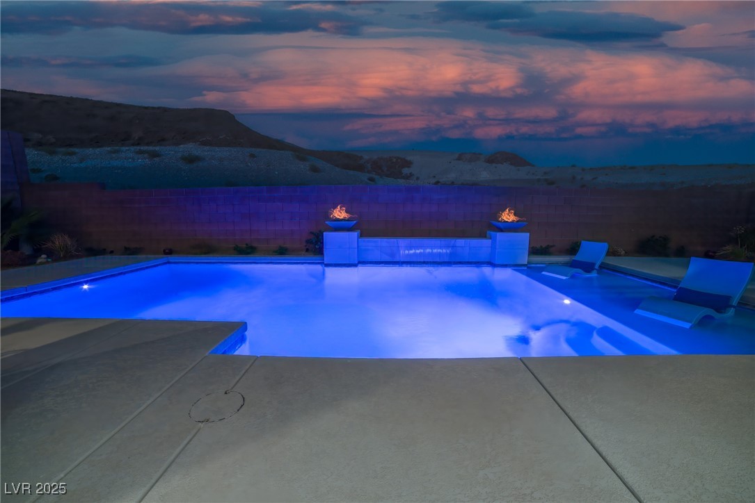 8 Hilltop Crest Street Property Photo 39