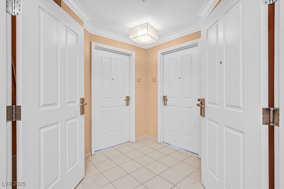 135 East Harmon Avenue 718 Property Photo 3