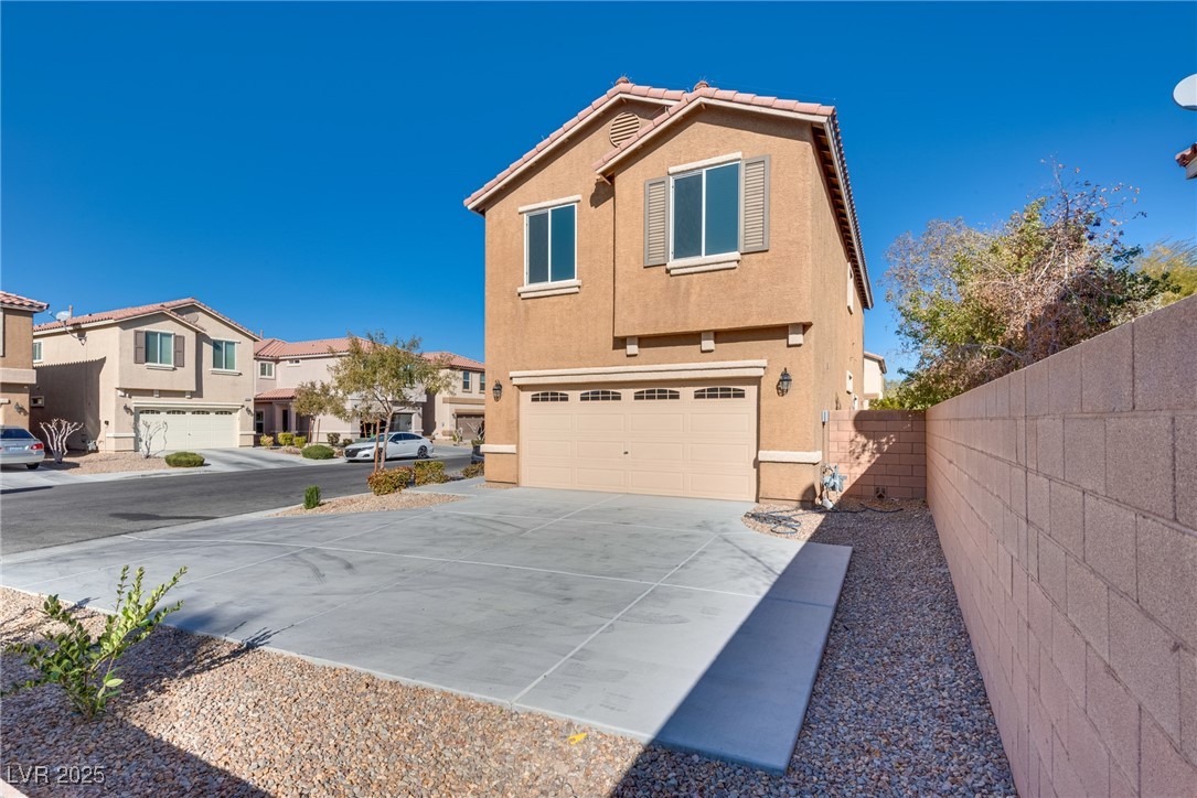 8736 Summoners Court Property Photo 2