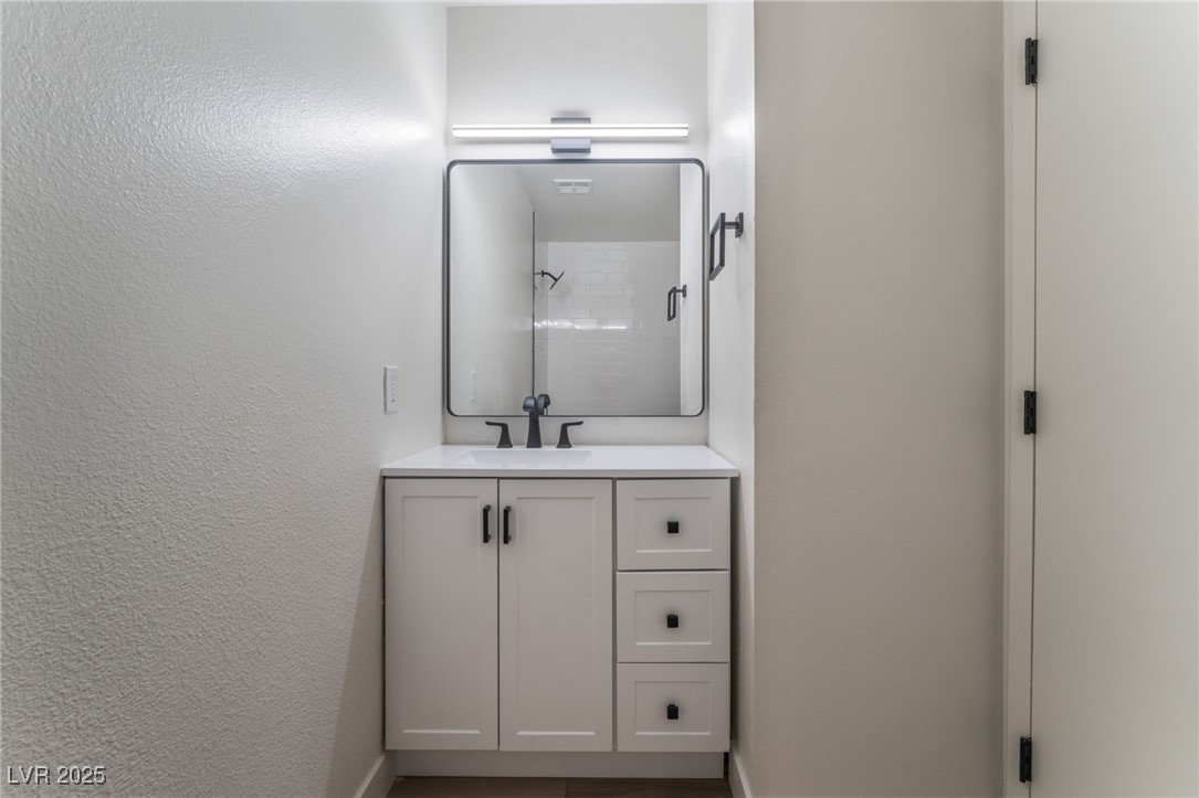 705 North Torrey Pines Drive Property Photo 35