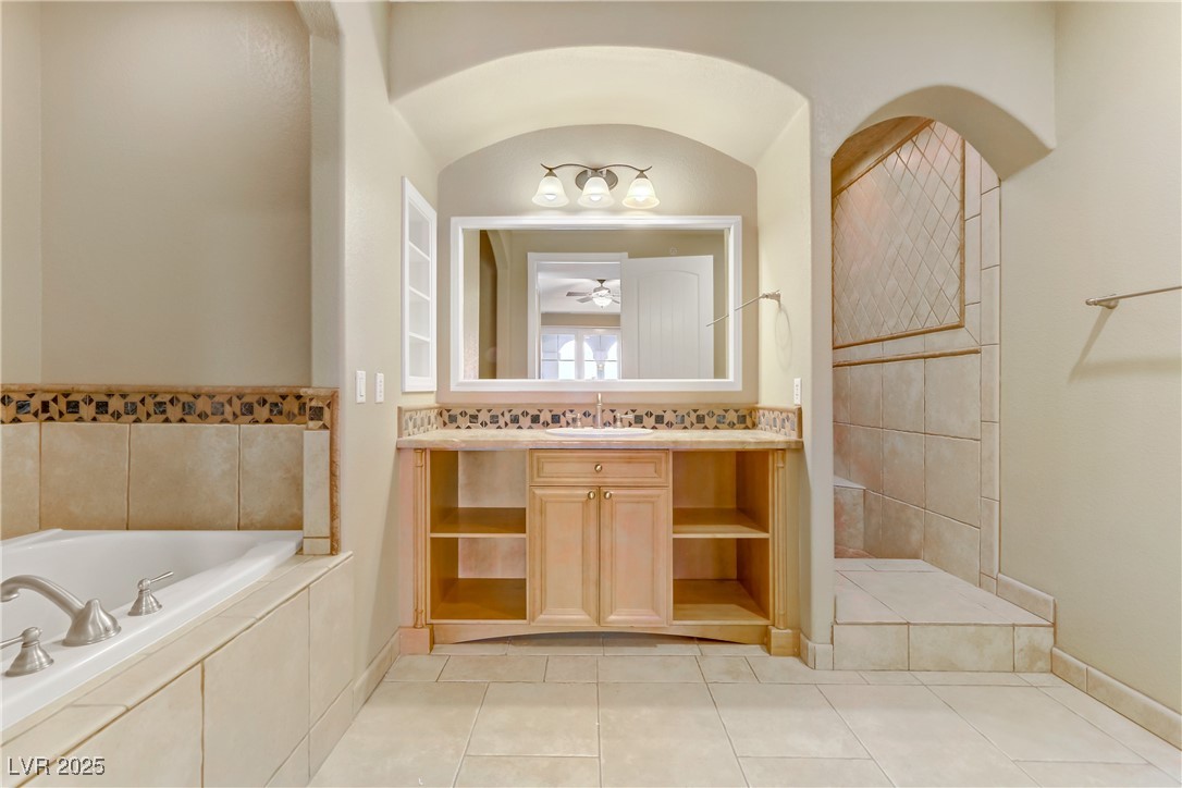19 Via Visione 204 Property Photo 16
