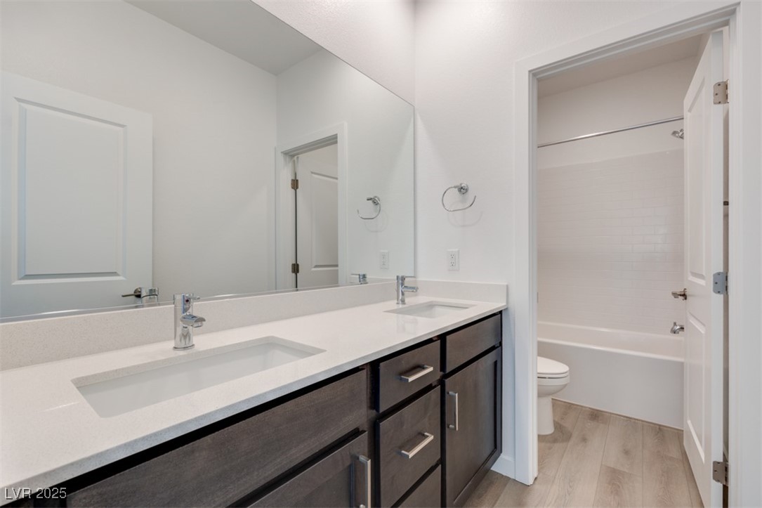 1225 Crimson Sunbird Street Property Photo 13