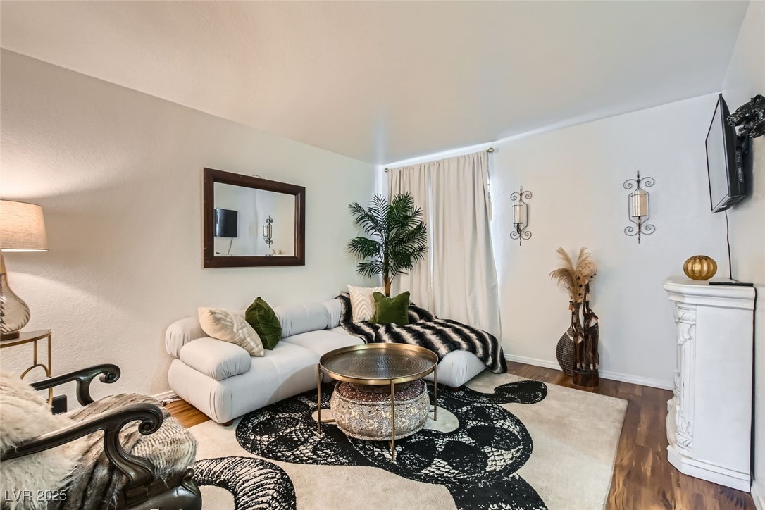 526 Sellers Place Property Photo 3