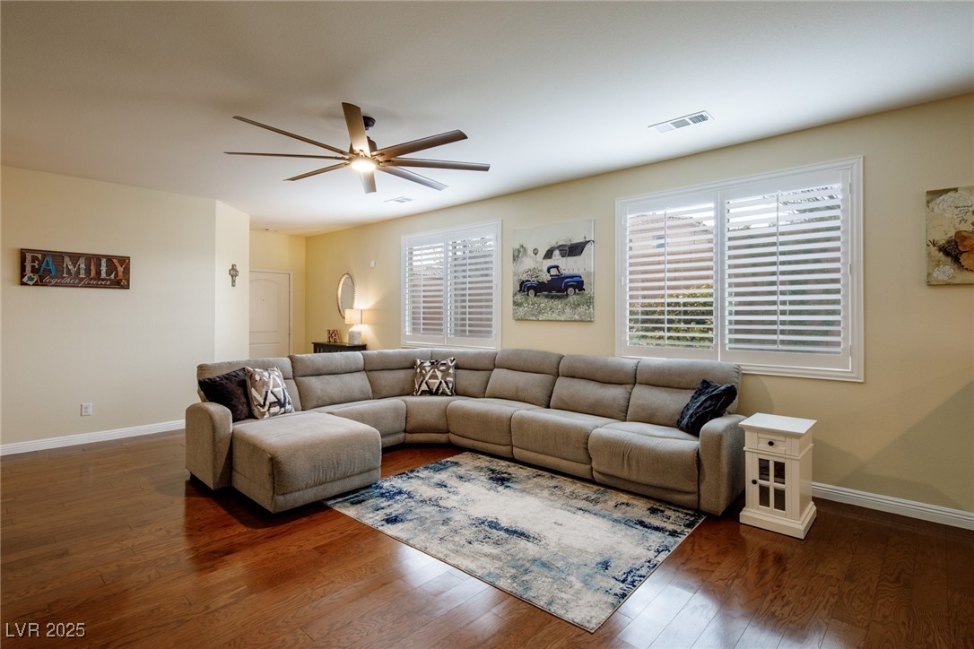 7611 Redcloud Peak Street Property Photo 4